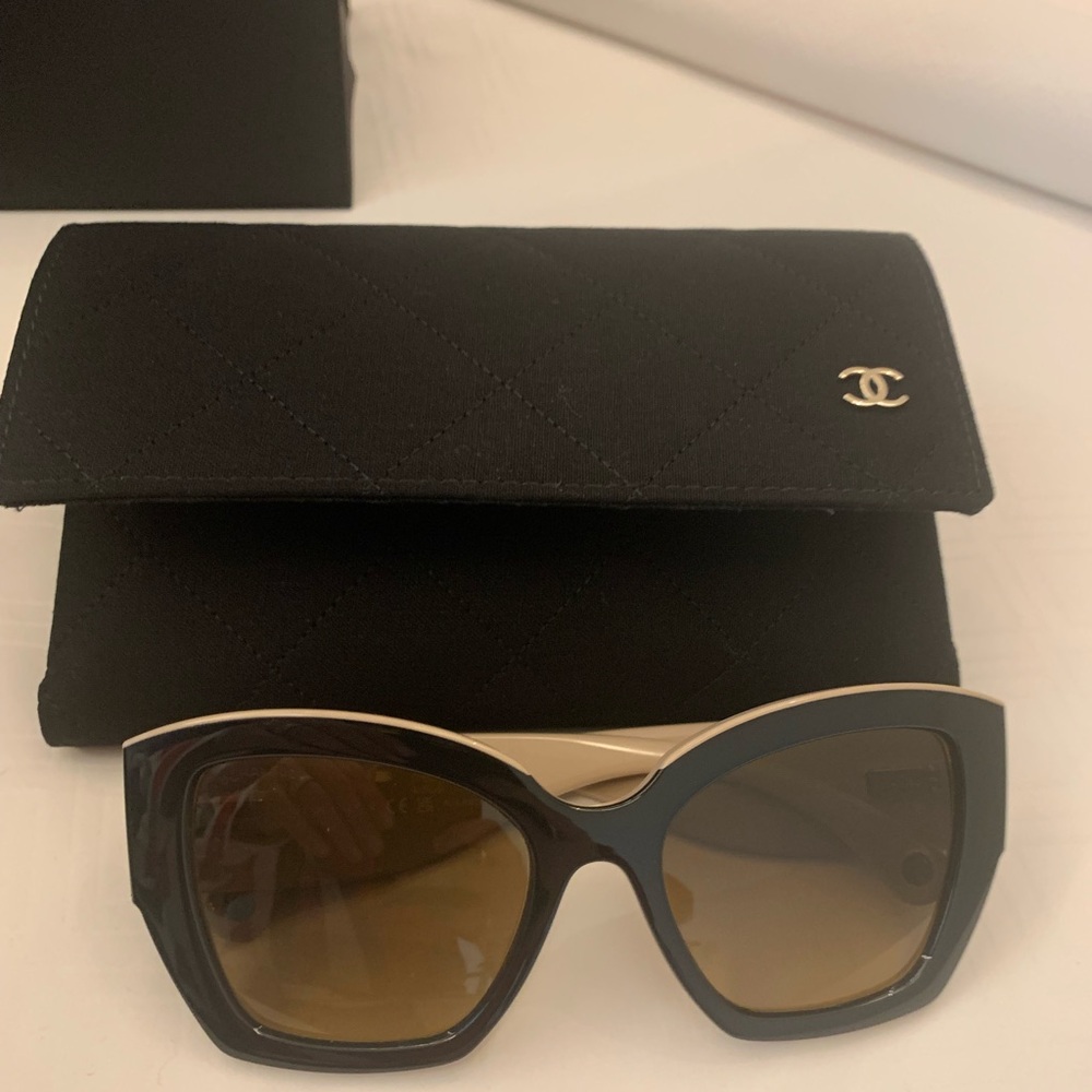 Brand new authentic Chanel sunglasses , latest season. A must!